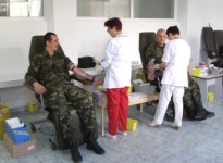 Militarii buzoieni doneaza sange pentru sinistratii din Galati
