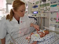 Inca doua maternitati, dotate de Salvati Copiii, cu echipamente vitale pentru prematuri