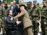 Prima mana bionica montata in Romania va imbunatati viata unui militar mutilat in Afganistan