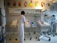 Numarul bebelusilor care vin pe lume in Romania scade tot mai mult, de la an la an