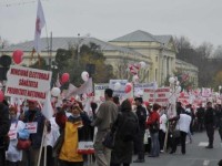 Sindicalistii din Sanatate au amanat protestele si cer majorarea tuturor salariilor, cu o suma fixa, de la 1 decembrie