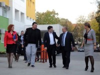 Ministrul Banicioiu a ratat o taiere de panglica la Vaslui si a vizitat de unul singur un spital nou inaugurat