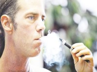 Risc sporit de cancer pentru fumatorii de tigara electronica