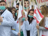 Protestul medicilor, sustinut de societatea civila