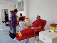 Centrul de Transfuzii, luat cu asalt de buzoienii care vor sa ajute victimele incendiului din Capitala