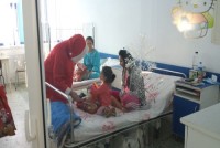 Mos Craciun i-a vizitat pe copiii internati la Spitalul Judetean Buzau