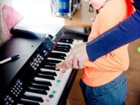 Terapie prin muzica pentru 30 de copii cu autism