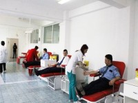 Politistii buzoieni au donat sange de ziua lor