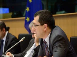 Vlad Voiculescu, ministru al Sanatatii cu acte in regula