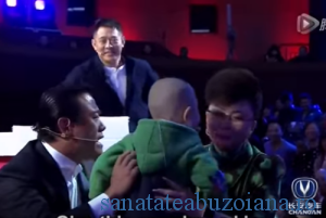 CLIPUL SAPTAMANII: Adorabilul Zhang Junhao danseaza pentru a-i face pe oameni fericiti