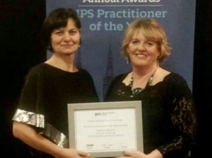 O asistenta medicala din Romania, premiata in Anglia ca „Practicianul anului 2016”