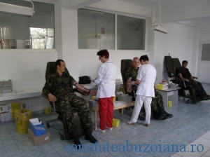 Militarii buzoieni se „incoloneaza” la Centrul de Transfuzii