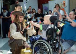 Jack Sparrow, in vizita la copiii bolnavi