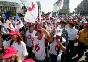 Sindicalistii buzoieni de la Sanitas protesteaza maine in Capitala