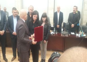 Eroul sanitar Madalin Stoica a devenit cetatean de onoare al judetului