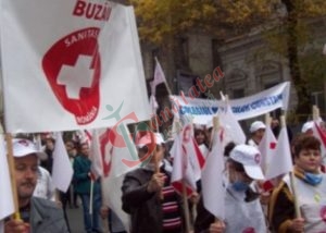Sindicaliștii buzoieni de la Sanitas pichetează, azi, Ministerul Sănătății