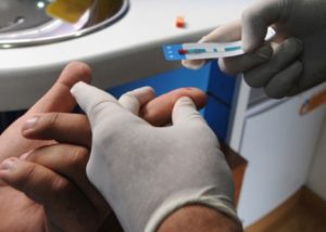Testarea HIV/SIDA ar putea deveni procedură standard la internare