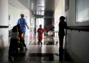 CNAS vine cu explicații în cazul pacientei de șase ani, somată să achite cheltuieli de spitalizare
