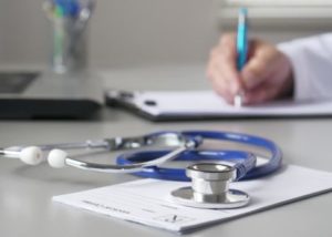 Medicii de familie contestă decizia de atribuire de noi contracte de către CASMB