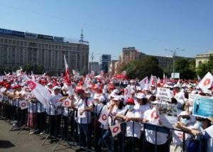 Sindicaliștii federațiilor Sanitas și Solidaritatea Sanitară protestează, Dăncilă îi cheamă la negocieri