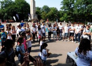 Peste 100 de voluntari buzoieni s-au mobilizat pentru ecologizarea „plamânului verde” al orașului