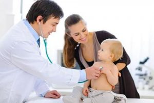 Medicii pediatri, „instruiți” de părinți despre ce medicamente să le prescrie copiilor