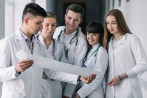 REZIDENȚIAT 2018: 315 tineri medici în plus, admiși la rezidențiat