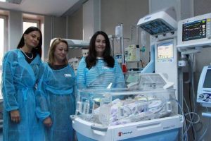 Un incubator și două monitoare de funcții vitale, donate Spitalului „Grigore Alexandrescu” de organizația „Salvați Copiii”
