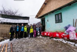 Moș Crăciun a ajuns în cele mai izolate sate din județul Buzău