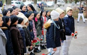 Colindători din tot județul au completat atmosfera de sărbătoare de pe străzile Buzăului