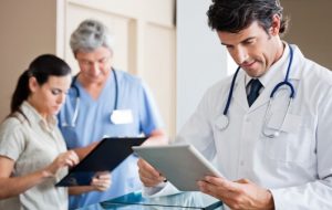Colegiul Medicilor și Ministerul Sănătății își vor comunica reciproc datele despre dreptul de practică al medicilor
