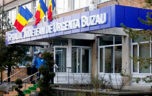 Viscolul a închis la Buzău drumuri și școli, a spulberat acoperișuri, iar zeci de pacienți au fost internați la Spitalul Județean