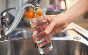 Controverse științifice pe tema flourizării apei potabile