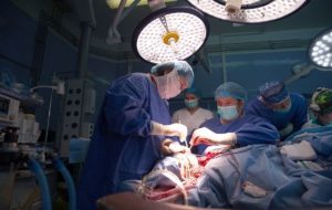 Intervenție chirurgicală de 18 ore, la Spitalul Militar Central