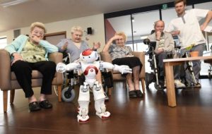 Viitorul serviciilor adresate vârstnicilor, „în mâinile” roboților