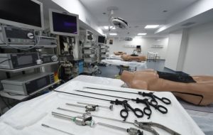Centru de instruire în chirurgia minim invazivă, la Surgical Traning Institute din București