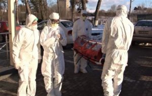 Crește numărul cadrelor medicale infectate cu noul coronavirus, din cauza unor români inconștienți