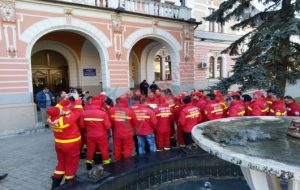 Paramedicii civili din Hunedoara, în pericol de a nu-și mai primi salariile