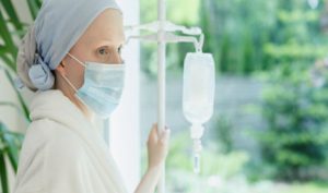 Pacienții oncologici condamnă incapacitatea autorităților de a lupta cu pandemia pe mai multe fronturi