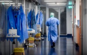Pacienții cronici cer redeschiderea spitalului Colentina