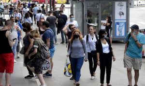 Regulile de distanțare socială, ignorate  de 80% dintre români