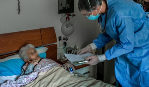 ALERTĂ de Covid-19 în căminele de bătrâni din Buzău: focare de infecție în trei centre de îngrijire, în ultima săptămână