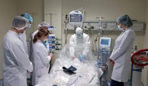 Studenții mediciniști ar putea face voluntariat în secțiile Covid-19