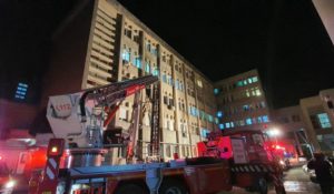 Zece oameni au murit după un incendiu violent la secția ATI a Spitalului Județean din Piatra Neamț. Un medic ranit grav în incendiu a fost transferat în Belgia
