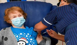 O britanică nonagenară – primul pacient din lume vaccinat împotriva Covid-19