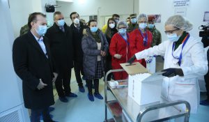 Începe vaccinarea anti-Covid. Un medic de la „Matei Balș” va fi primul român imunizat