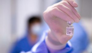 Ordonanța cu banii pentru centrele de vaccinare anti-COVID se aprobă vineri. Premierul Florin Cîțu se vacinează sâmbătă