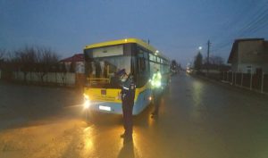 Polițiștii buzoieni reacționează, după imaginile cu aglomerația din autobuzul de Smeeni