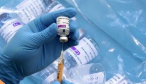 România continuă vaccinarea cu serul produs de AstraZeneca