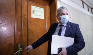 Fostul ministru al sănătății, Florian Bodog, pus la dispoziția DNA de colegii din Senat